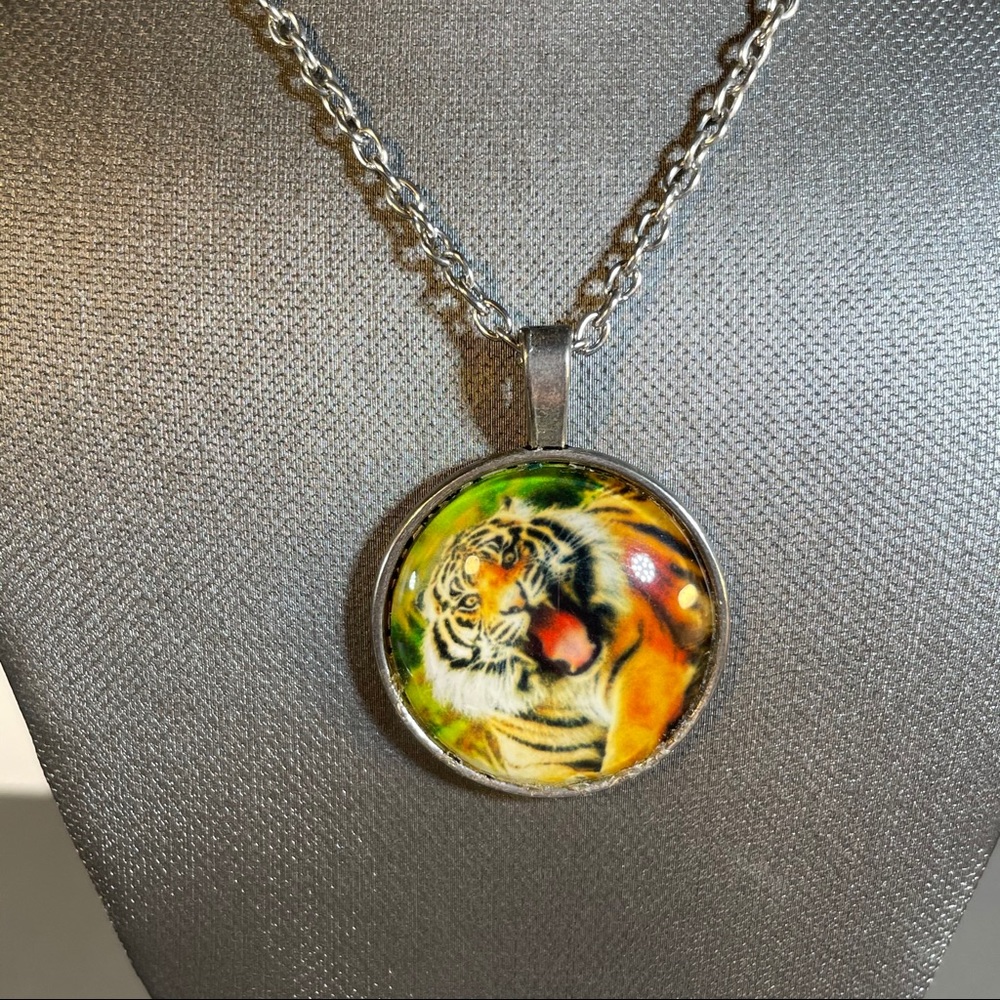 Tiger King Round Circle Pendant Big Cat Zoo Animal